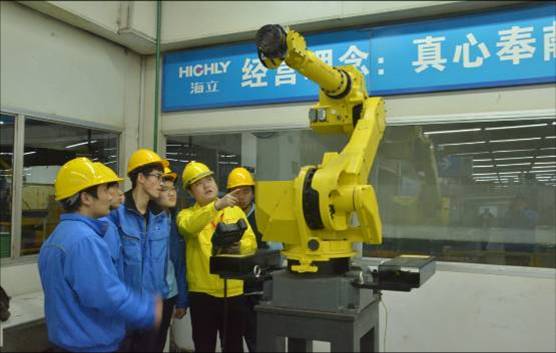 上海工厂机器人实训室正式开班