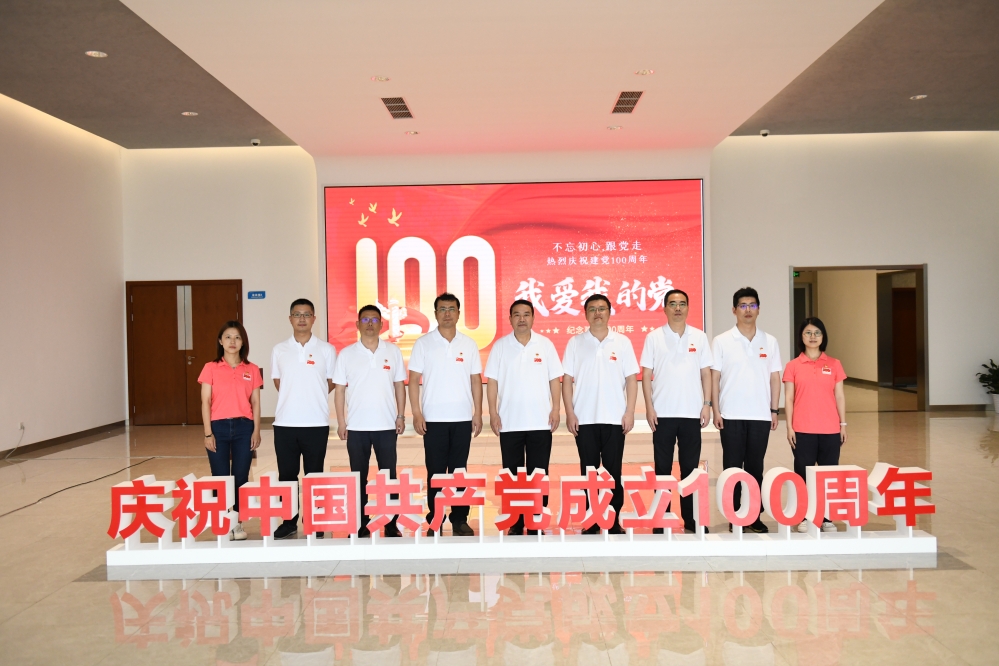 六地海立人同看庆祝中国共产党成立100周年大会盛况